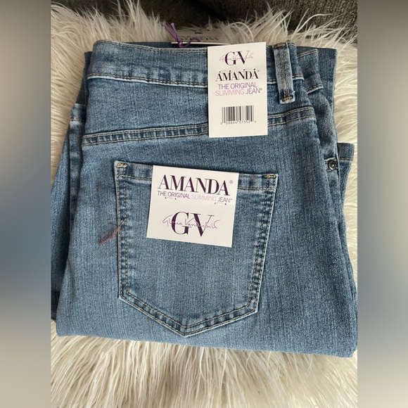 Gloria Vanderbilt Women's Amanda Slim Straight Leg Jean - Picture 3 of 4
